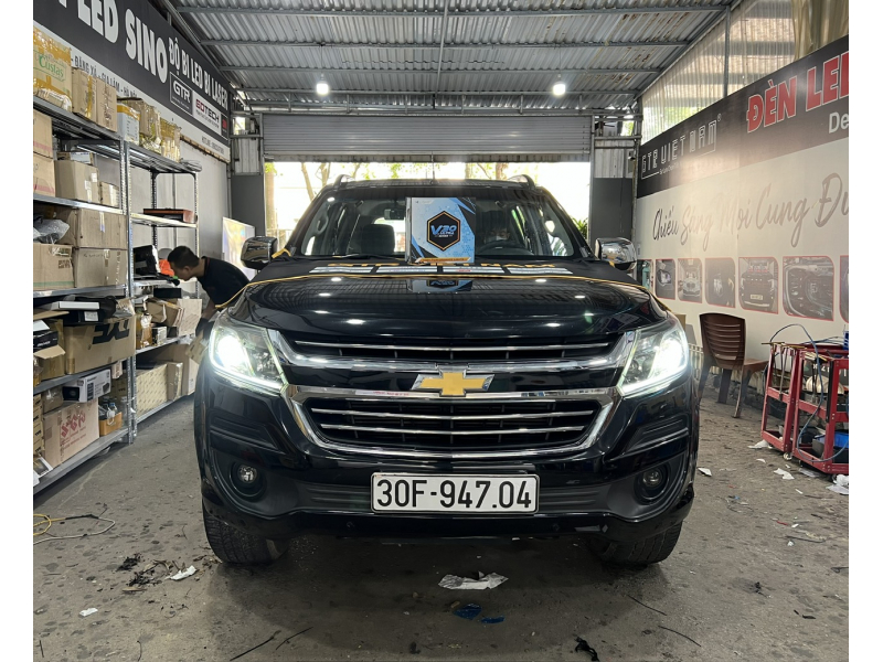 Độ đèn nâng cấp ánh sáng Bi Xlight V30 Ultra cho xe Chevrolet Trailblaser